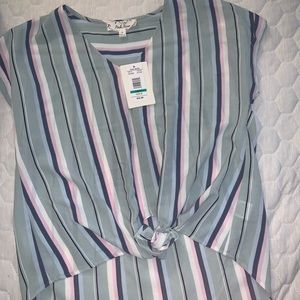 Cute top with a Front knot !